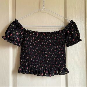 ✨3/$15✨ cropped floral off-shoulder
